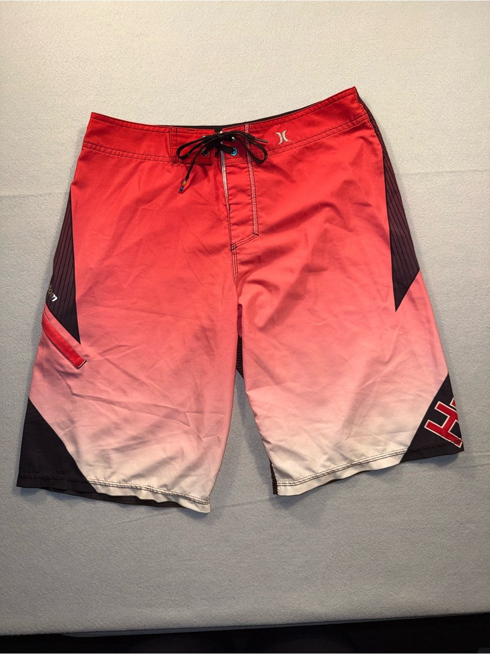 Hurley Men’s Red Black Striped Ombre Boardshorts Buckle Surf Waterski Boating - Picture 2 of 7